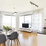 Skyscraper Seaview Apartment
