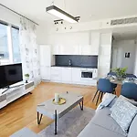 Skyscraper Seaview Apartmán